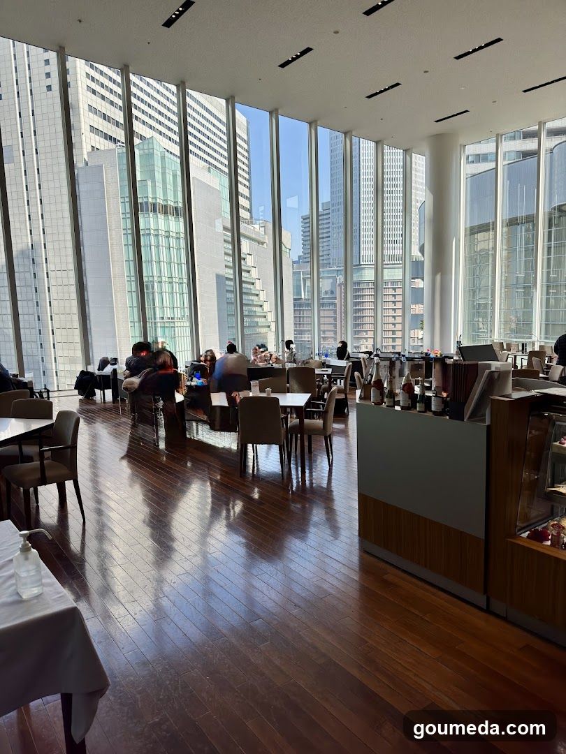 THE HILTON PLAZA HALL The Grand Cafe