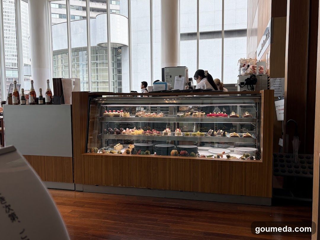 THE HILTON PLAZA HALL The Grand Cafe