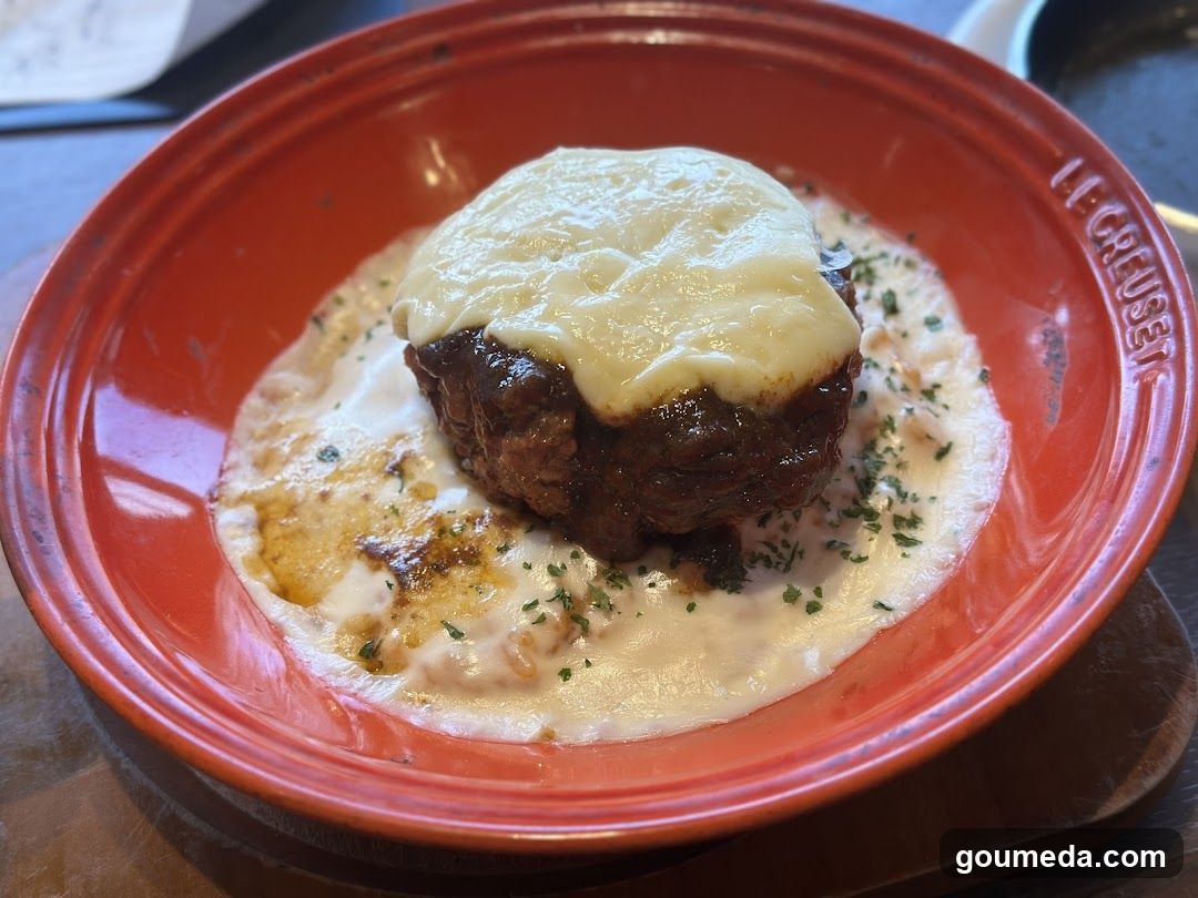 Cheese-Topped Meat Patty with Creamy Sauce