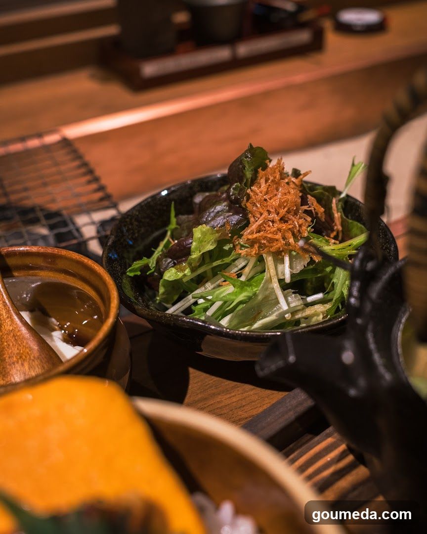 Salad Bowl with Crispy Topping