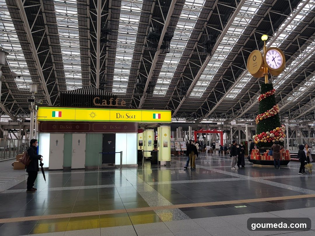 Caffe Du Soleil storefront in a train station