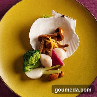 Seashell Platter with Broccoli and Radish