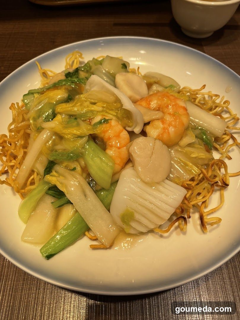 Stir-fried noodles with shrimp and vegetables