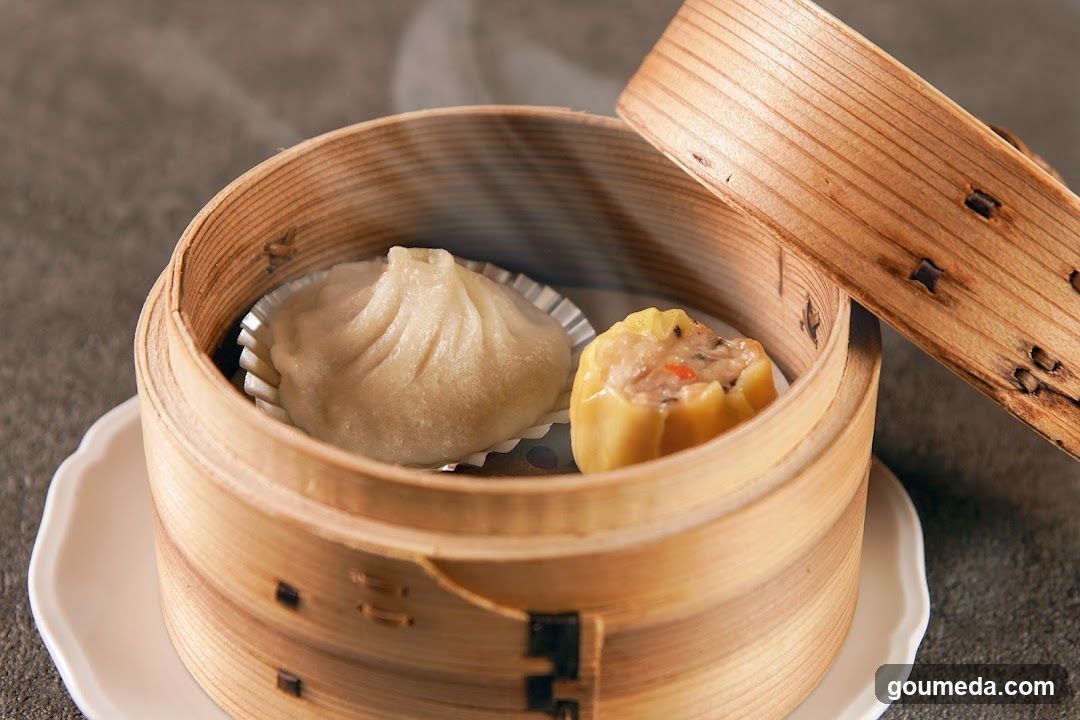 Steamed Dumplings in Bamboo Basket