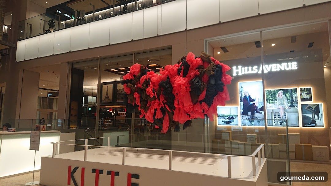 Hills Avenue Store Interior Display