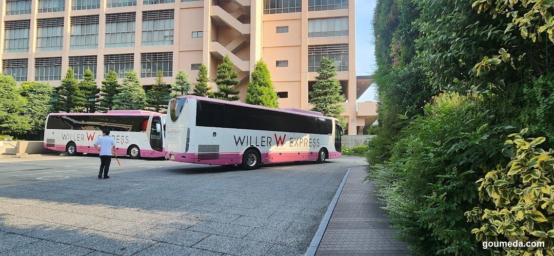 WillerW Express Buses at Hotel Entrance