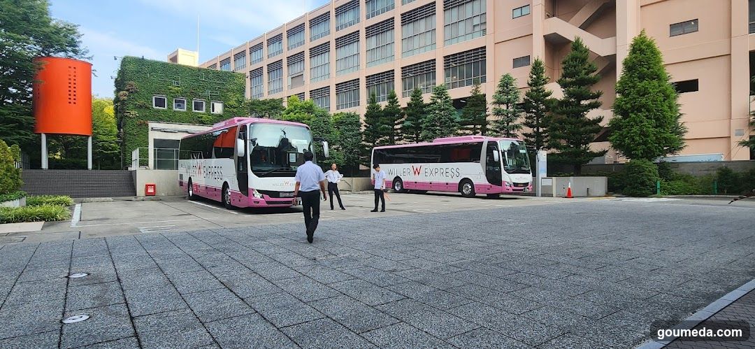WILLER EXPRESS Buses at Campus Entrance