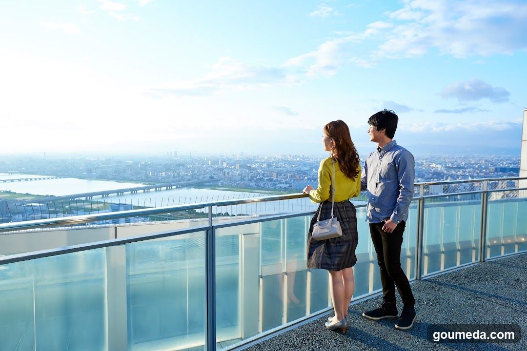 Couple at Skyline Viewpoint