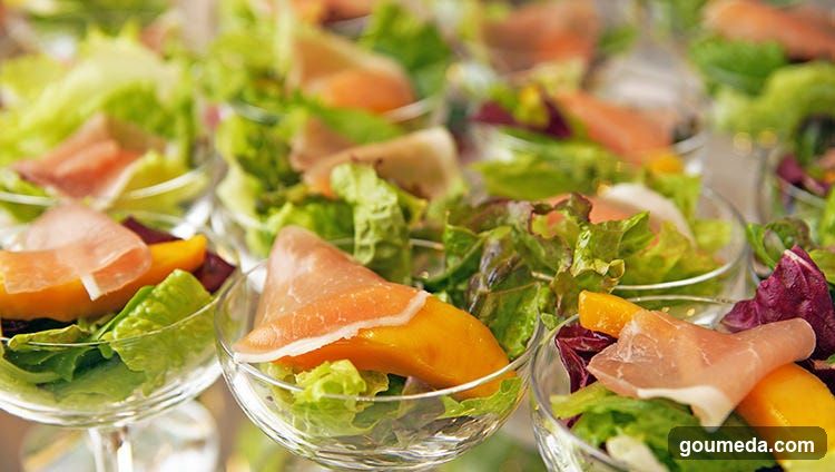 Salad with Smoked Salmon and Peaches