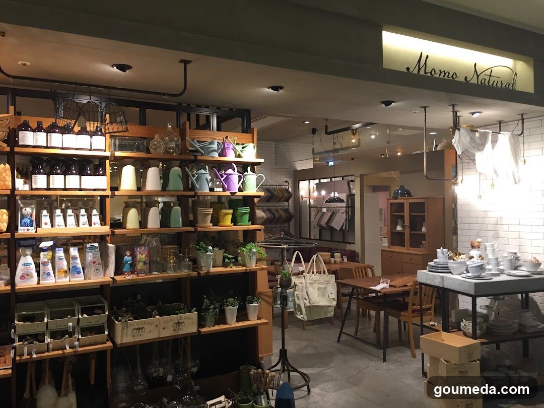 モモ ナチュラル梅田店